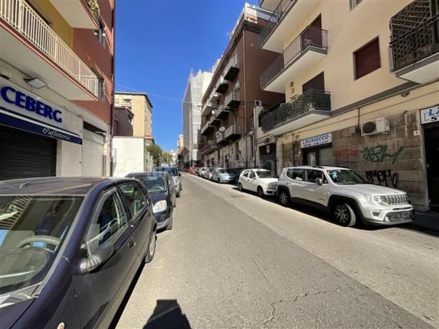 Locale Commerciale in vendita a Borgo-Sanzio, Catania