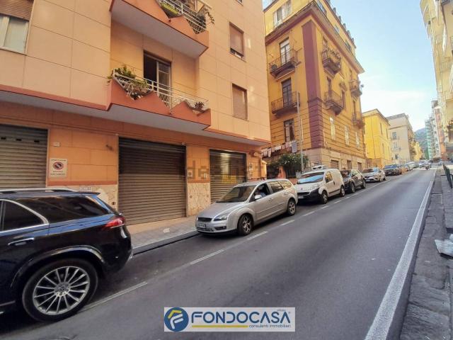 Locale Commerciale in vendita a Salerno, Campania