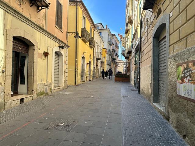 Locale Commerciale in vendita a Montereale, Potenza