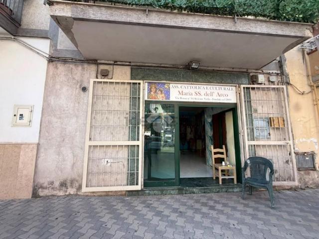 Locale Commerciale in vendita a Volla, Campania