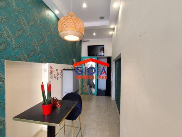 Locale Commerciale in vendita a Mondragone, Campania