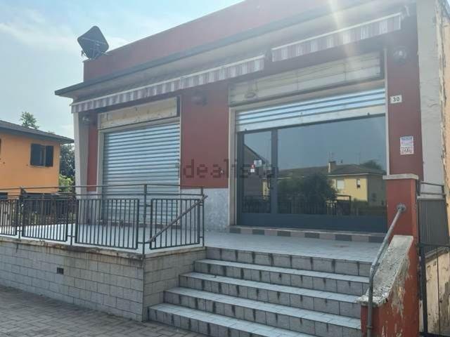 Locale Commerciale in vendita a Santo Stefano Lodigiano, Lodi
