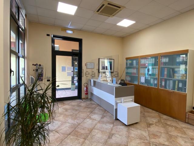 Locale Commerciale in vendita a Unione Terre d'Acqua, San Giovanni In Persiceto