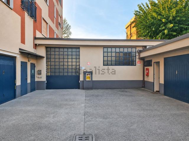 Locale Commerciale in vendita a Cassano D'adda, Lombardia