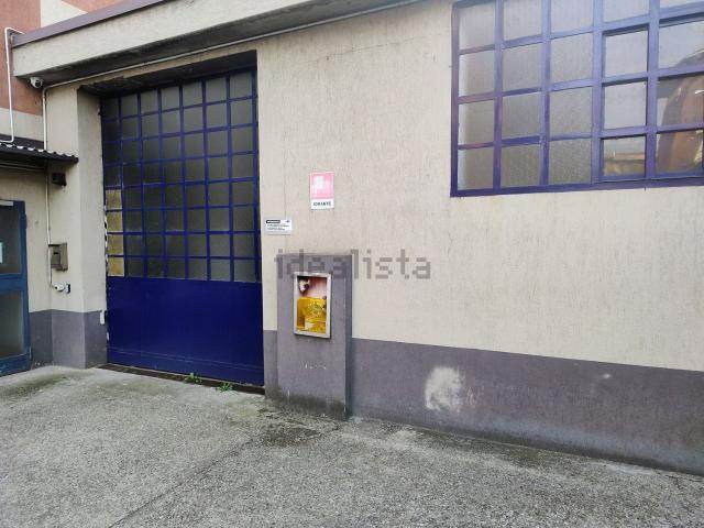 Locale Commerciale in vendita a Cassano D'adda, Lombardia