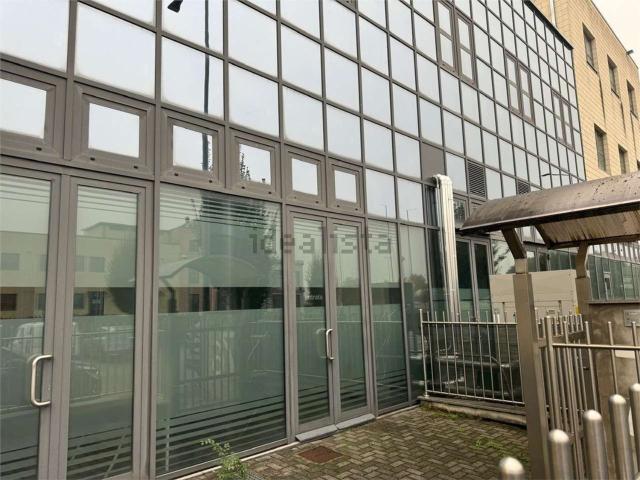 Locale Commerciale in vendita a Vaprio D'adda, Lombardia