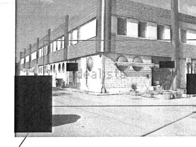 Locale Commerciale in vendita a Cavignano, Marche