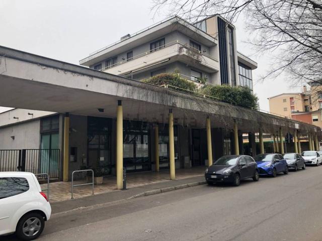 Locale Commerciale in vendita a Busto Arsizio, Lombardia