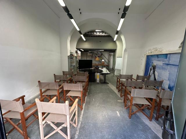 Locale Commerciale in vendita a Pontecimato, Carrara