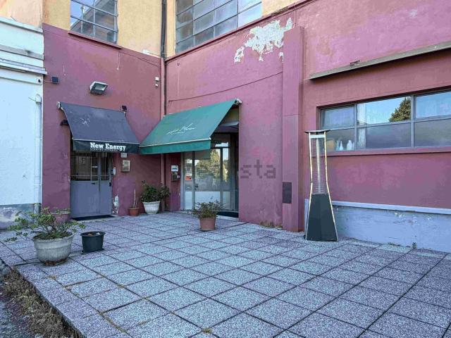 Locale Commerciale in vendita a Oneda, Sesto Calende