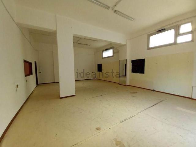 Locale Commerciale in vendita a Nola, Campania