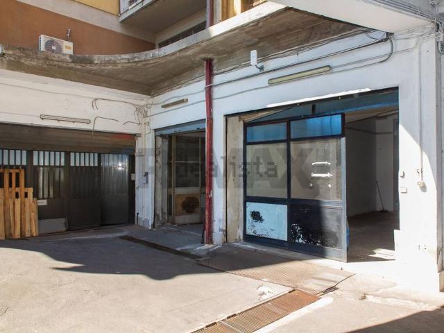 Locale Commerciale in vendita a Picanello-Ognina-Barriera-Canalicchio, Catania
