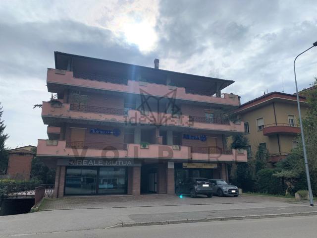 Locale Commerciale in vendita a Santa Lucia, Bastia Umbra