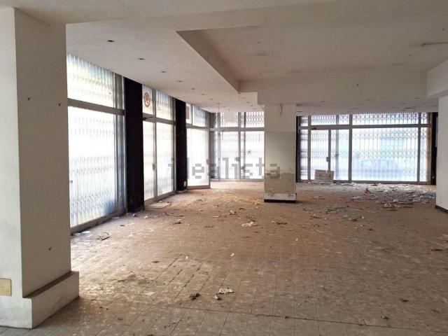Locale Commerciale in vendita a Piano San Lazzaro, Marche