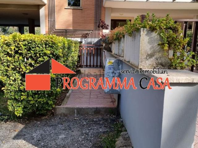 Locale Commerciale in vendita a Primavera, Roma Capitale