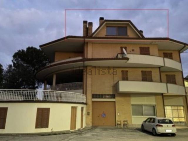 Locale Commerciale in vendita a Marche, Fermo