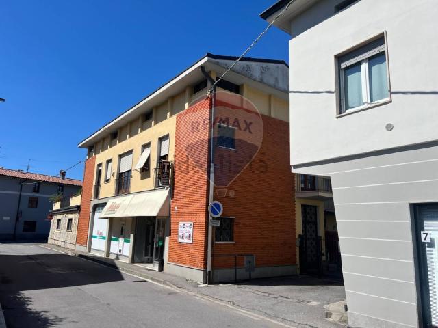 Locale Commerciale in vendita a Quintano, Castelli Calepio