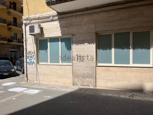 Locale Commerciale in vendita a Municipio 2, Puglia