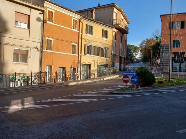 Locale Commerciale in vendita a Marche, Macerata