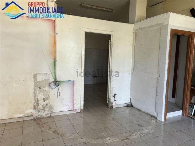Locale Commerciale in vendita a Sessa Aurunca, Campania