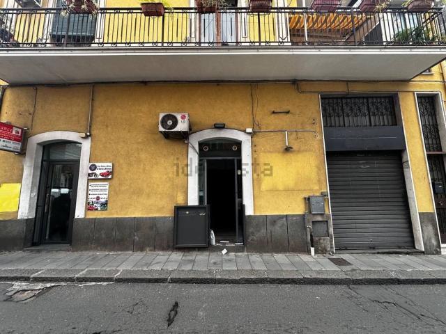 Locale Commerciale in vendita a Gravina Di Catania, Sicilia