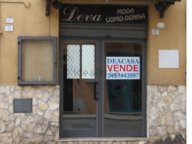 Locale Commerciale in vendita a Porta Roma, Salto Di Fondi