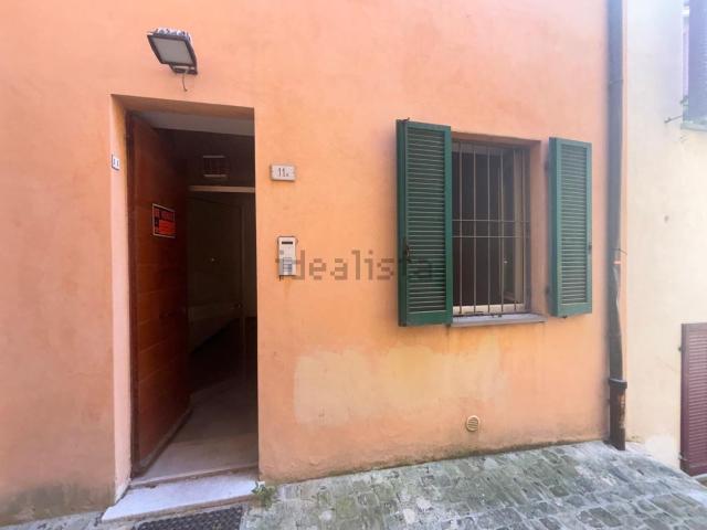 Locale Commerciale in vendita a Capodimonte, Ancona