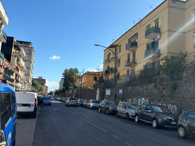 Locale Commerciale in vendita a Municipalità 6, Campania