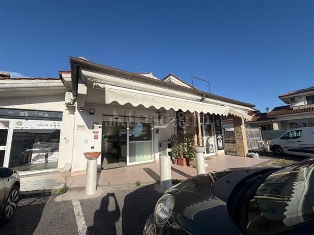 Locale Commerciale in vendita a Roma Capitale, Lazio