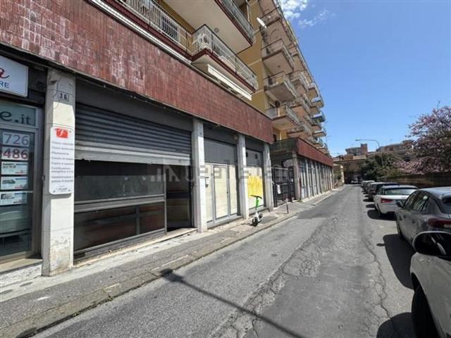 Locale Commerciale in vendita a Borgo-Sanzio, Catania