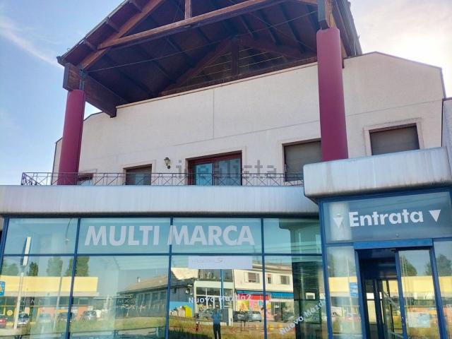 Locale Commerciale in vendita a Poggio Rusco, Mantova