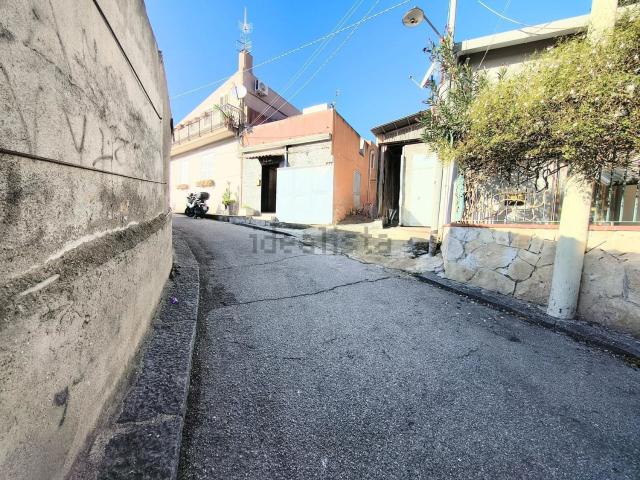 Locale Commerciale in vendita a III Circoscrizione, Messina