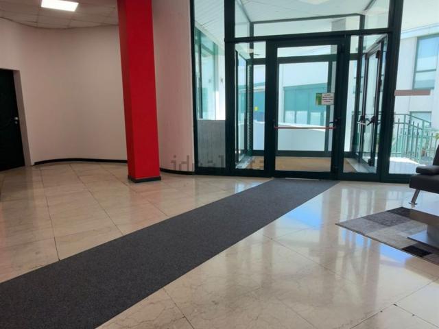Locale Commerciale in vendita a Ospiate, Bollate