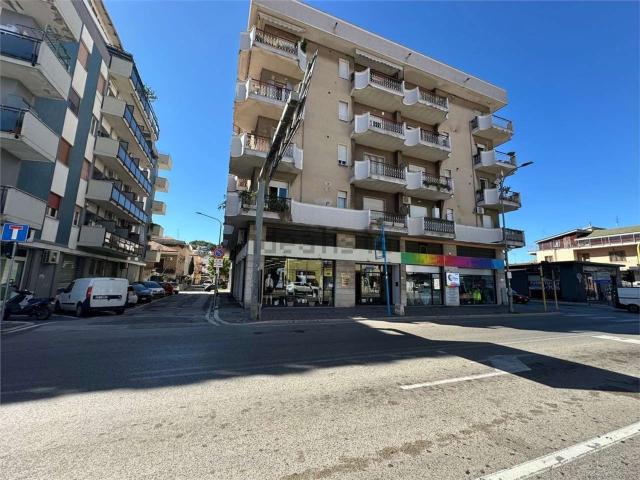 Locale Commerciale in vendita a Montesilvano, Abruzzo