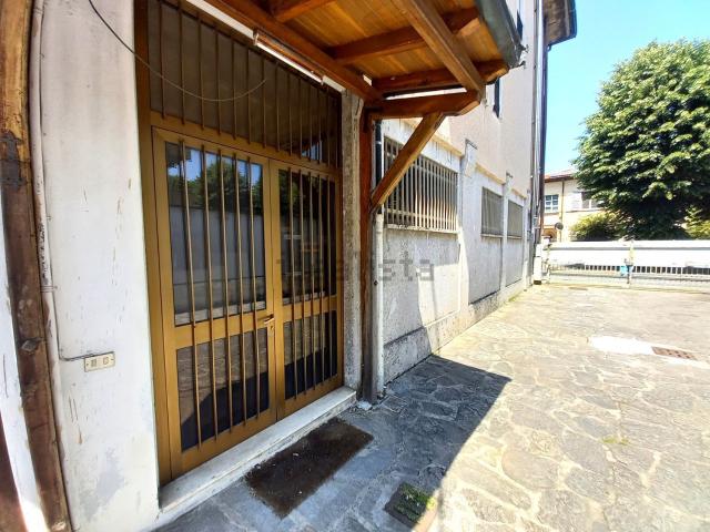 Locale Commerciale in vendita a Treviglio, Bergamo