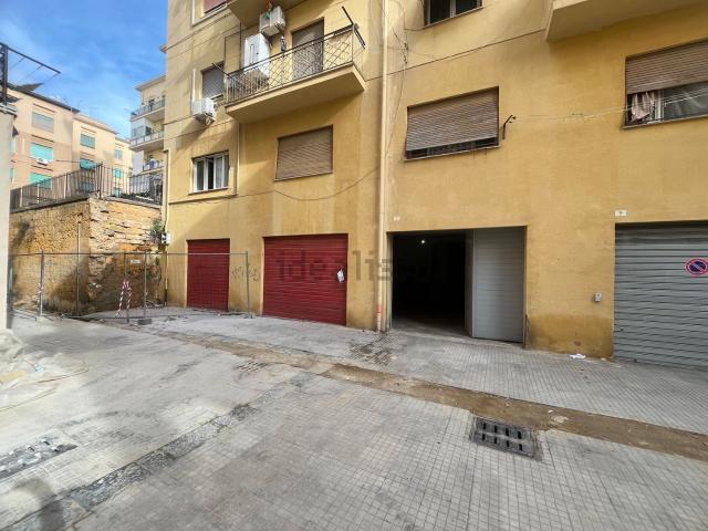 Locale Commerciale in vendita a Sottogas, Agrigento