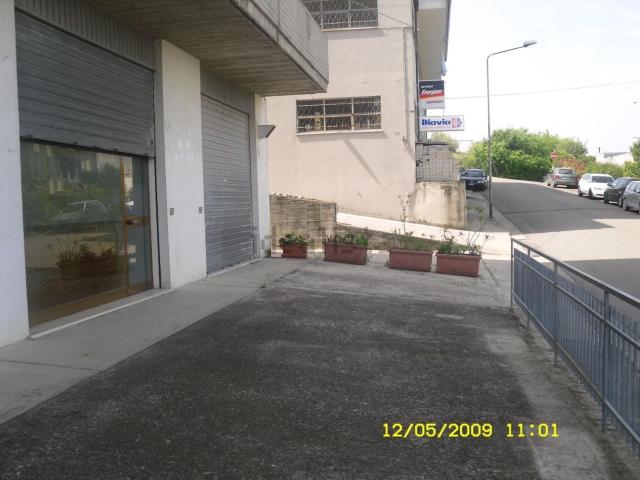 Locale Commerciale in vendita a Marche, Fermo