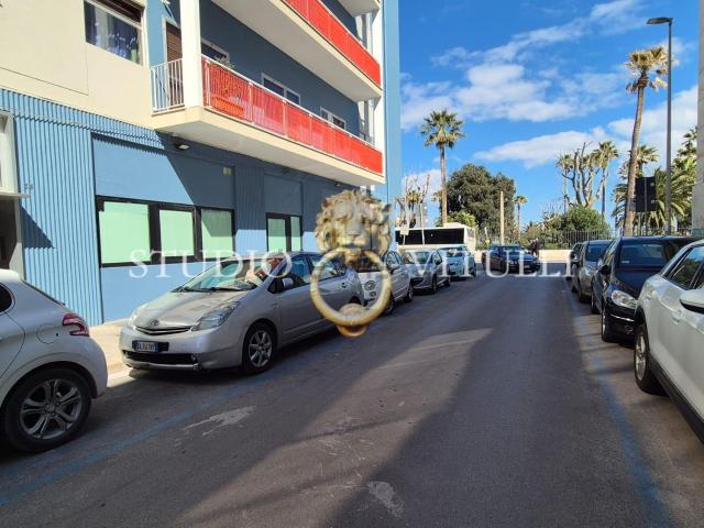 Locale Commerciale in vendita a Puglia, Bari