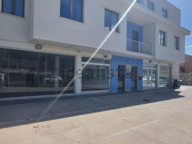 Locale Commerciale in vendita a Monticelli, Marche