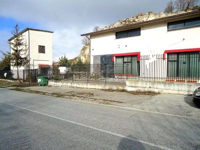 Locale Commerciale in vendita a Oratino, Molise