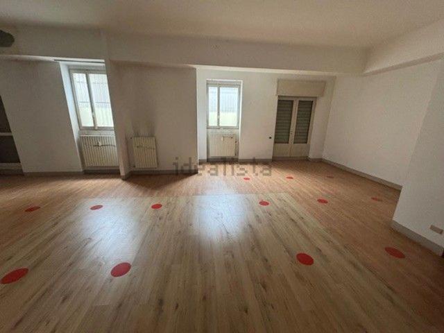 Locale Commerciale in vendita a Triante, Monza