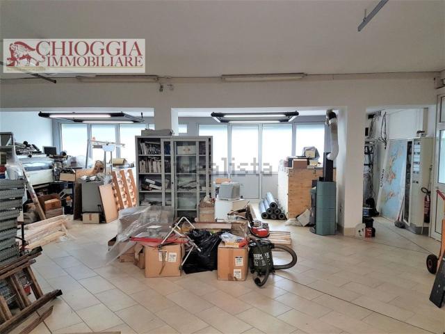 Locale Commerciale in vendita a Cavarzere, Veneto
