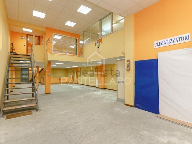 Locale Commerciale in vendita a Lineri, Misterbianco
