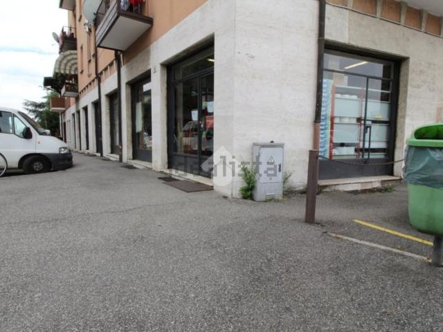 Locale Commerciale in vendita a Zona Ovest, Brescia