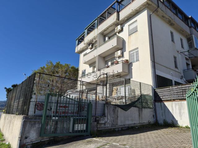 Locale Commerciale in vendita a Calabria, Catanzaro