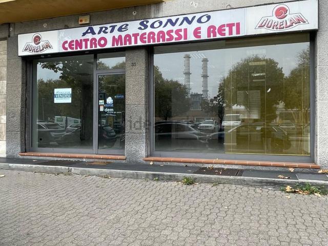 Locale Commerciale in vendita a Barriera Milano, Piacenza