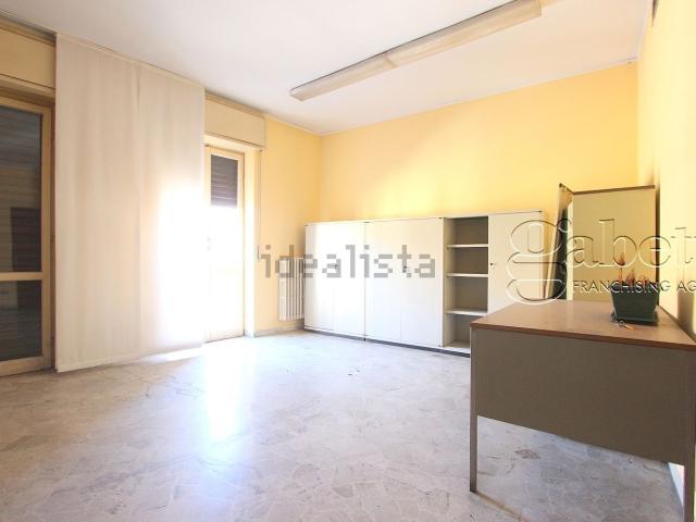 Locale Commerciale in vendita a Pregnana Milanese, Lombardia