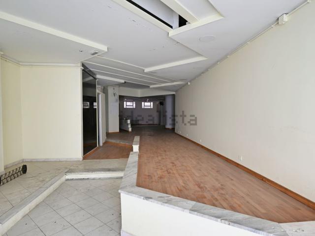 Locale Commerciale in vendita a Puglia, Bari