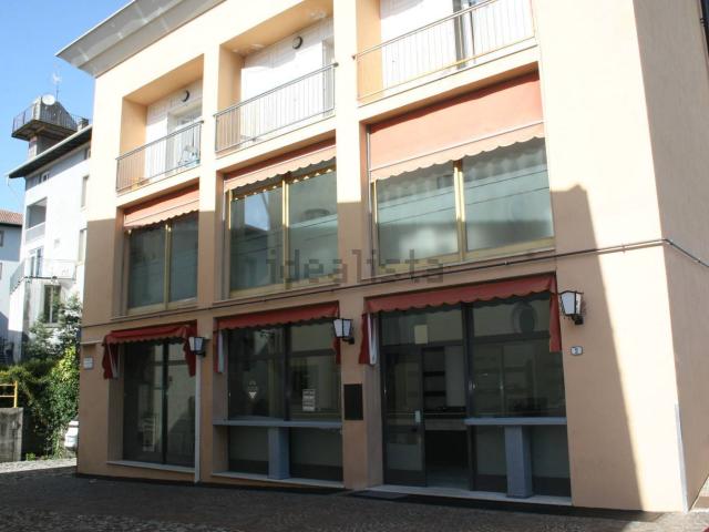 Locale Commerciale in vendita a Bambins, Gemona del Friuli / Glemone