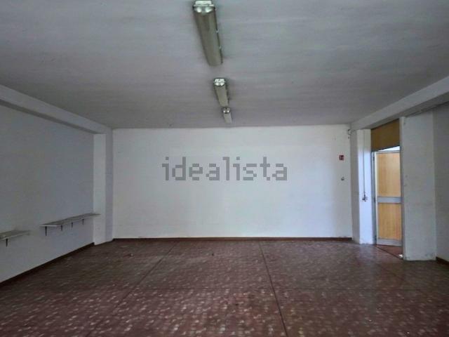 Locale Commerciale in vendita a Pratofontana, Re